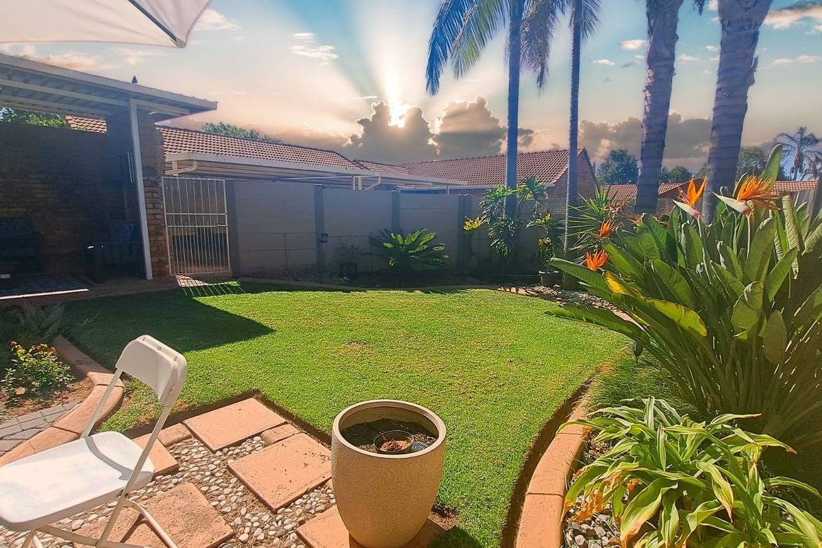 Townhouse For Sale in Rooihuiskraal - Photo 3