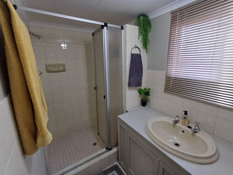 House For Sale in West Bank - Photo 6