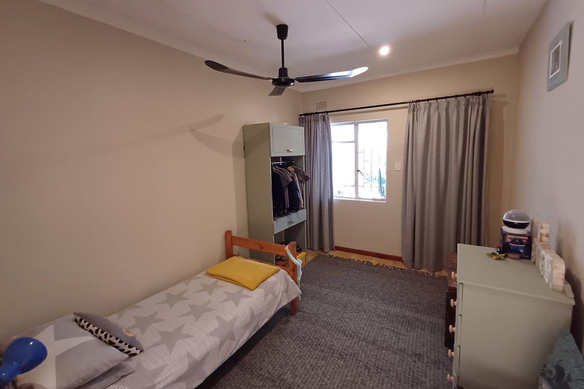 House For Sale in West Bank - Photo 5