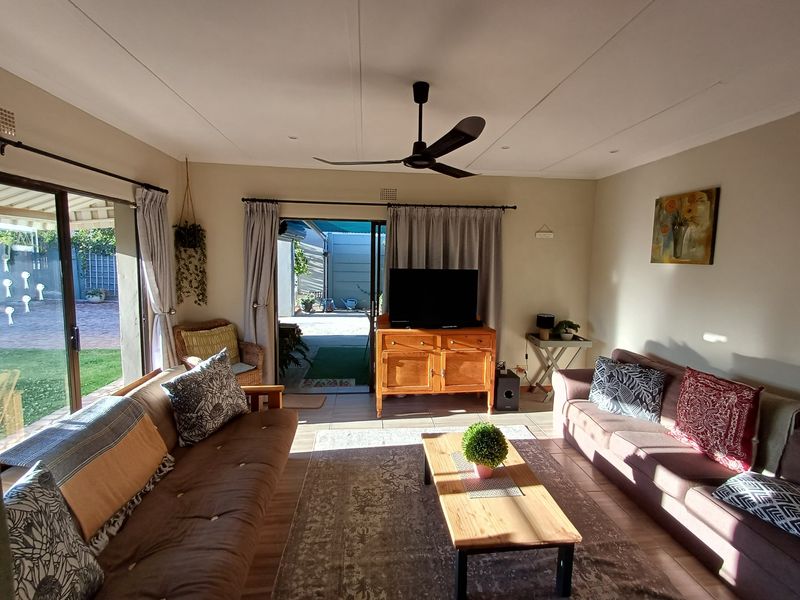 House For Sale in West Bank - Photo 3