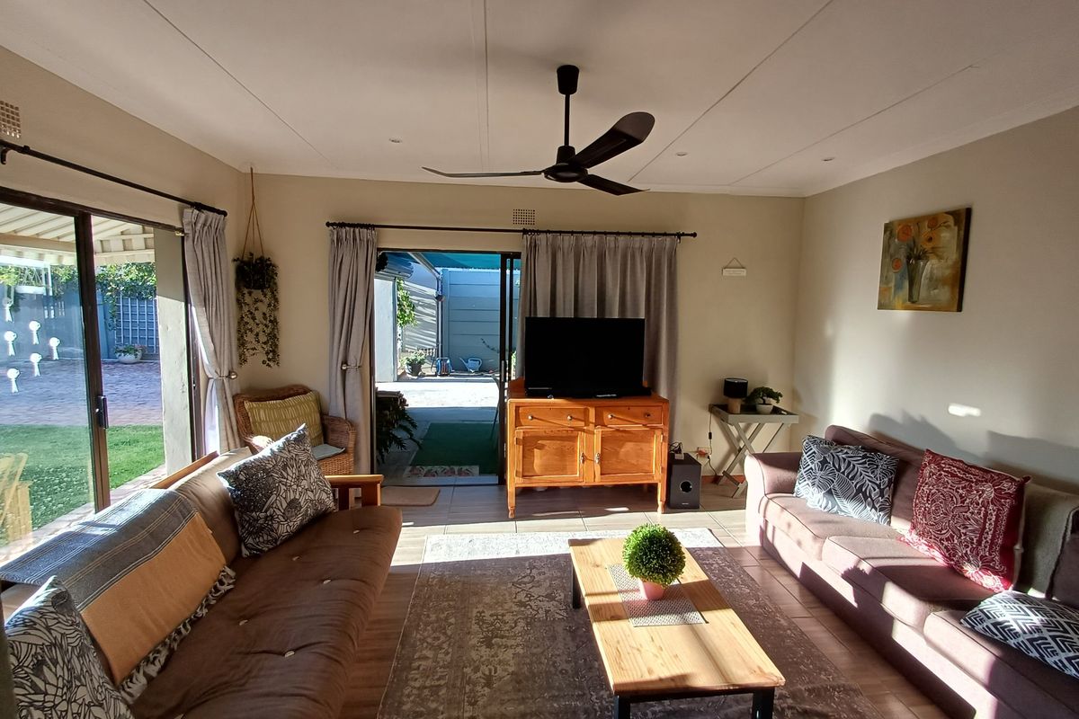 House For Sale in West Bank - Photo 3