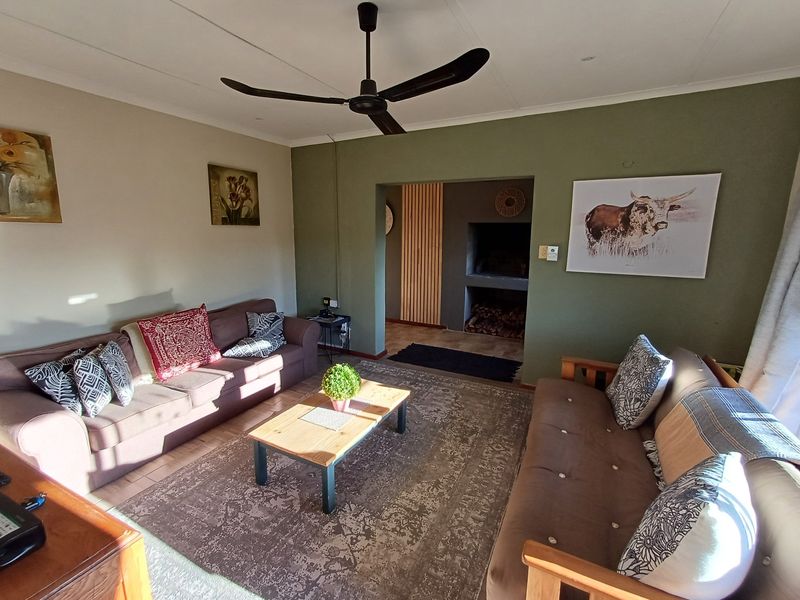 House For Sale in West Bank - Photo 2