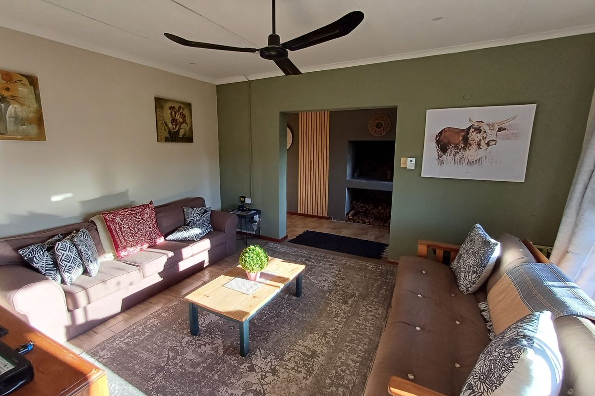 House For Sale in West Bank - Photo 2