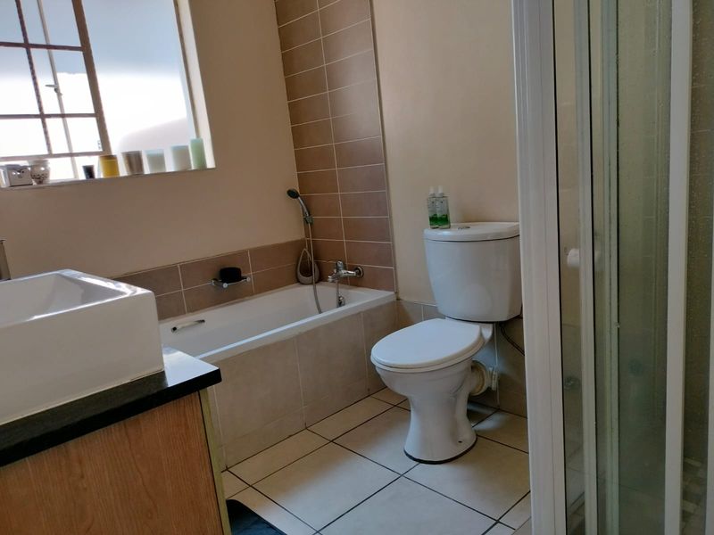 Townhouse For Sale in Equestria - Photo 9