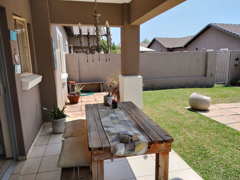 Townhouse For Sale in Equestria - Photo 8