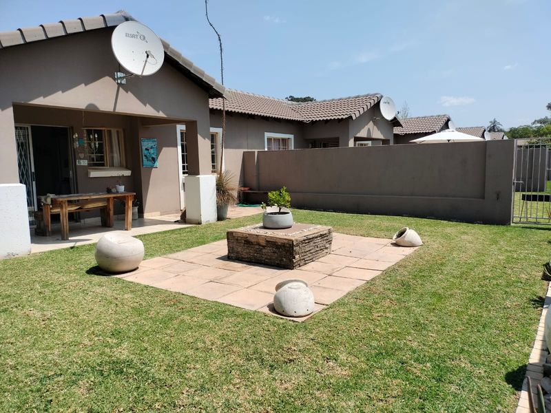 Townhouse For Sale in Equestria - Photo 6