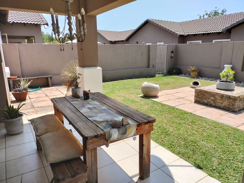 Townhouse For Sale in Equestria - Photo 5