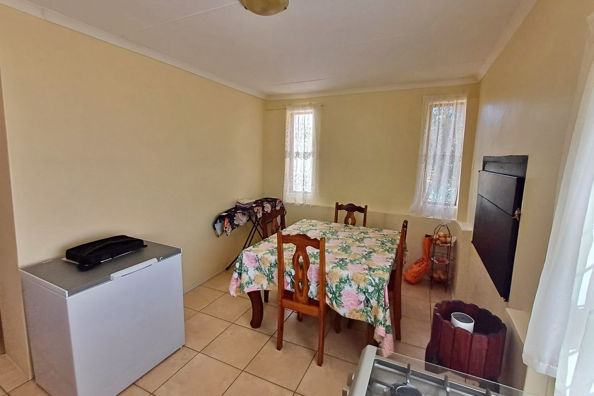 House For Sale in West Bank - Photo 3