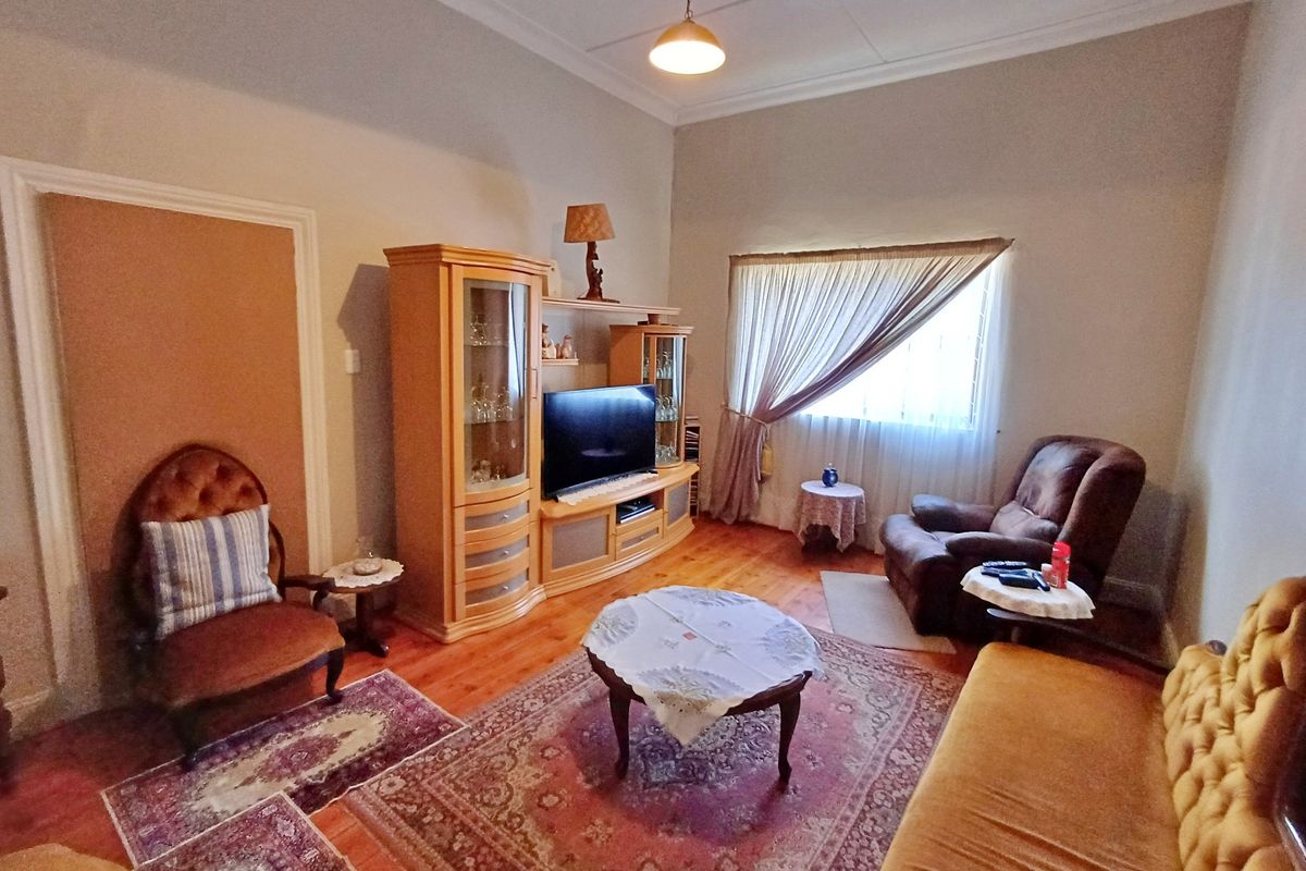 House For Sale in West Bank - Photo 5
