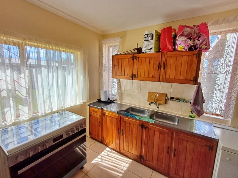 House For Sale in West Bank - Photo 4