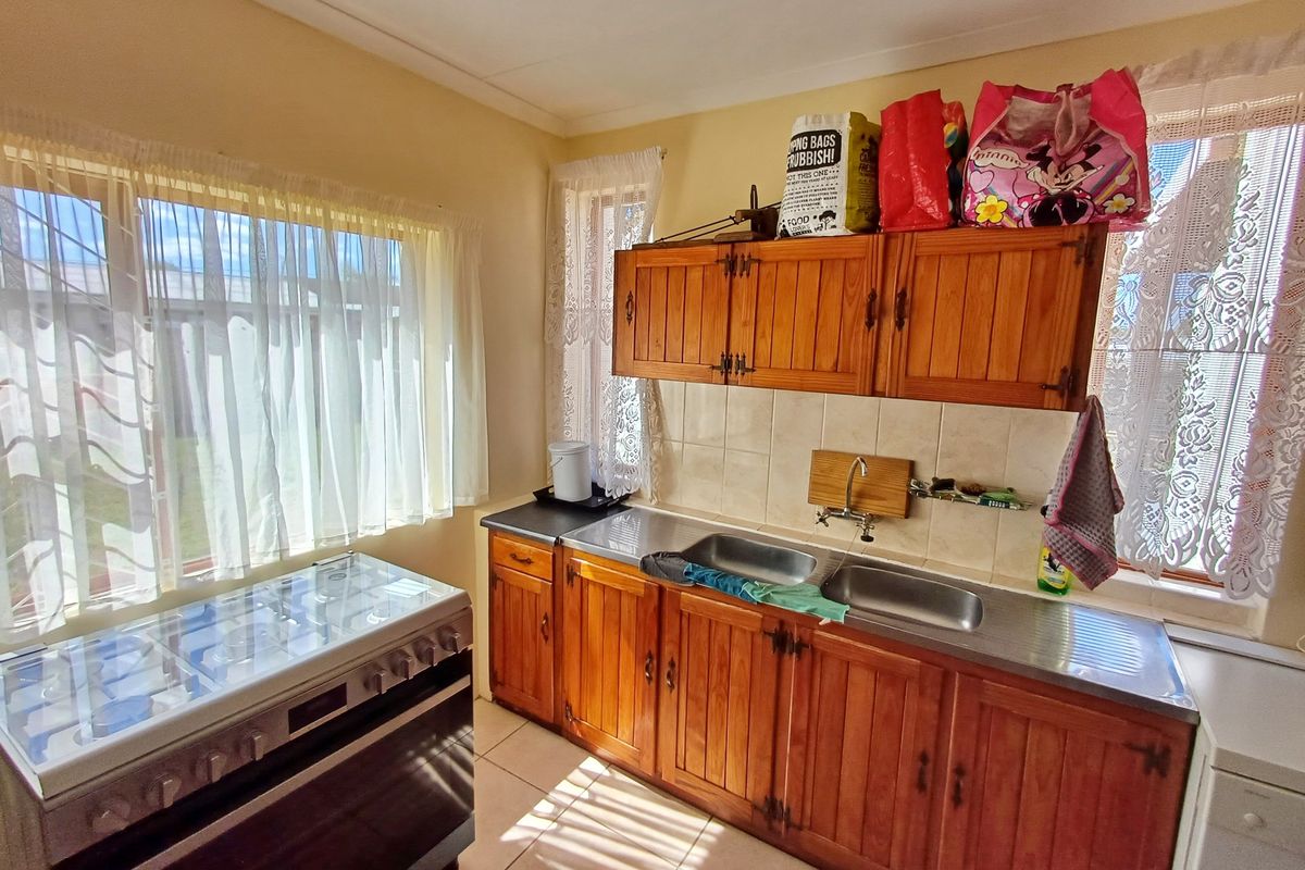 House For Sale in West Bank - Photo 4