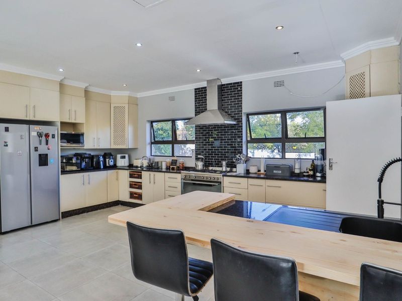 House For Sale in Bryanston - Photo 8