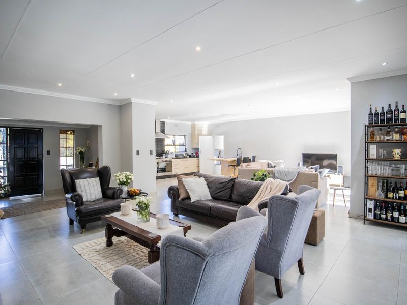 House For Sale in Bryanston - Photo 10