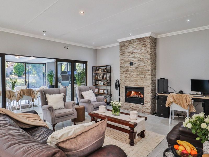 House For Sale in Bryanston - Photo 4