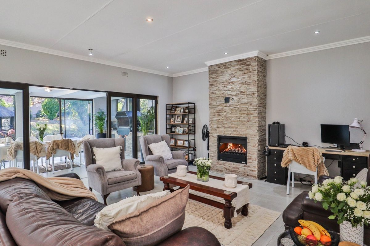 House For Sale in Bryanston - Photo 4