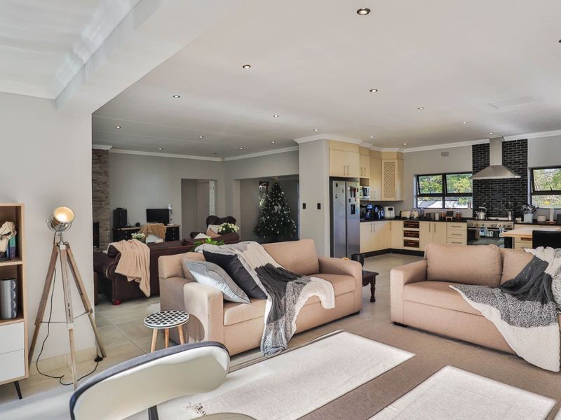 House For Sale in Bryanston - Photo 6