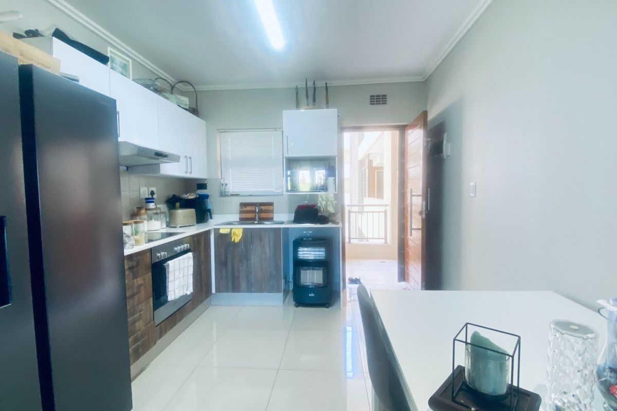 Apartment For Sale in Umhlanga Ridge - Photo 2