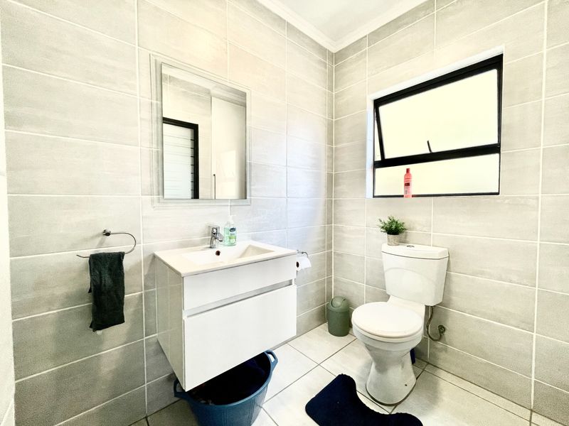 Apartment For Sale in Waterfall - Photo 9