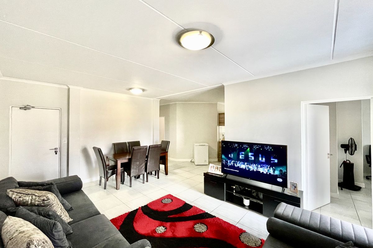 Apartment For Sale in Waterfall - Photo 2