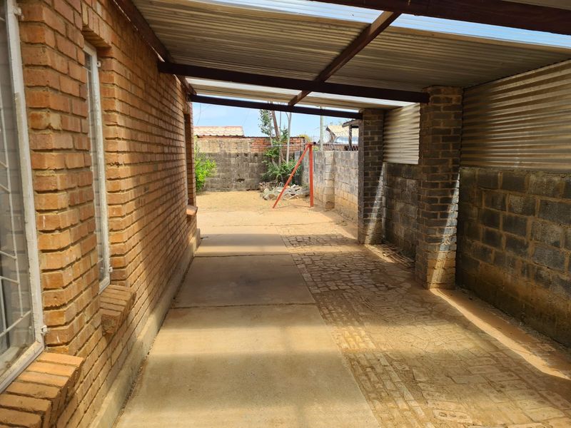 House For Sale in Roodepan - Photo 3