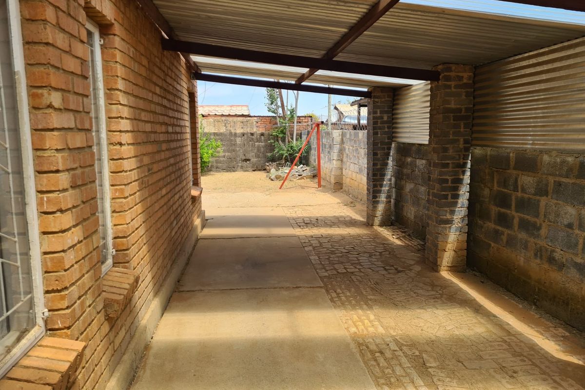 House For Sale in Roodepan - Photo 3