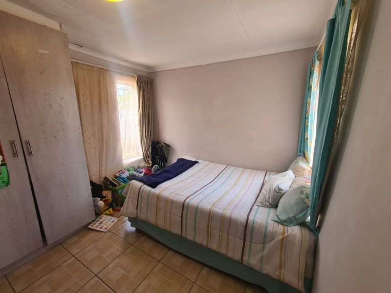 House For Sale in Roodepan - Photo 5