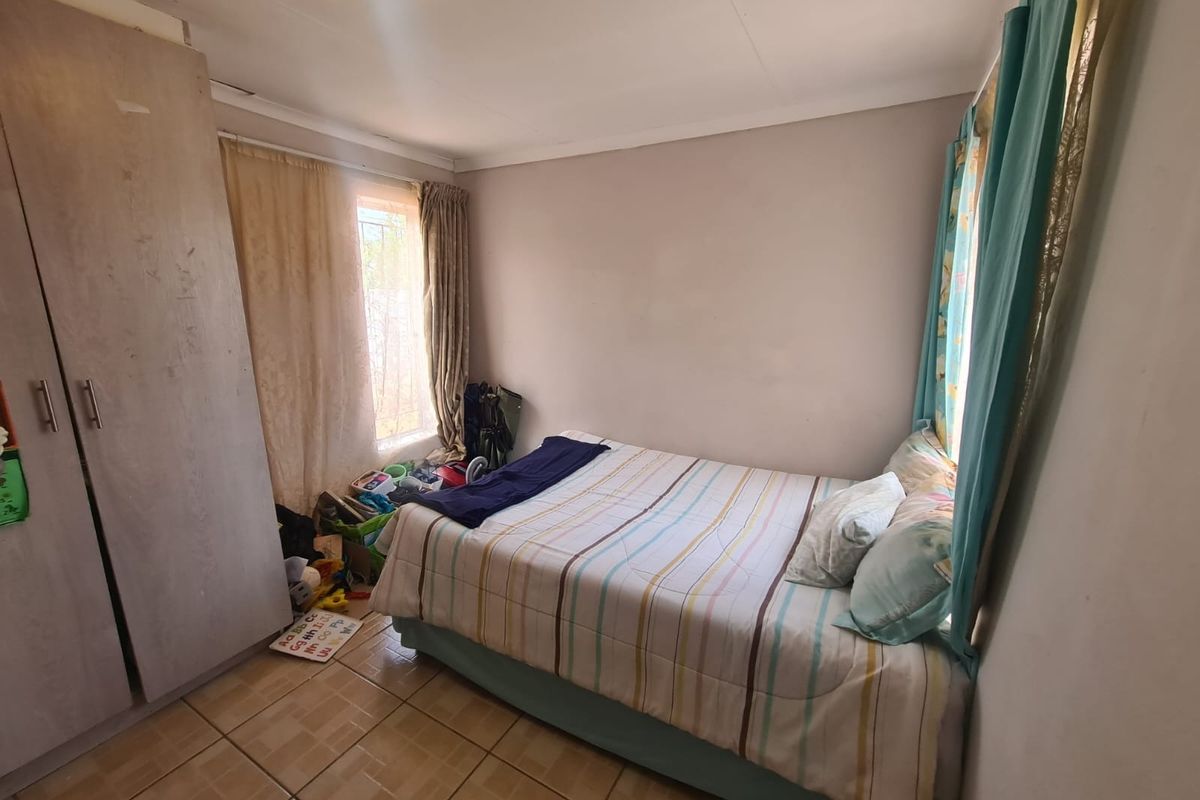 House For Sale in Roodepan - Photo 5