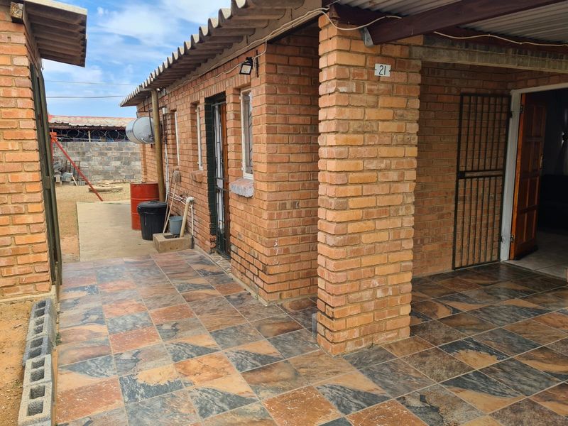 House For Sale in Roodepan - Photo 2