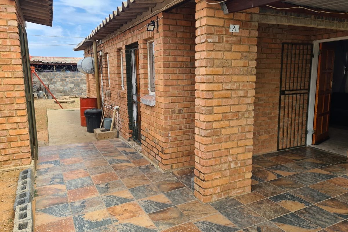 House For Sale in Roodepan - Photo 2