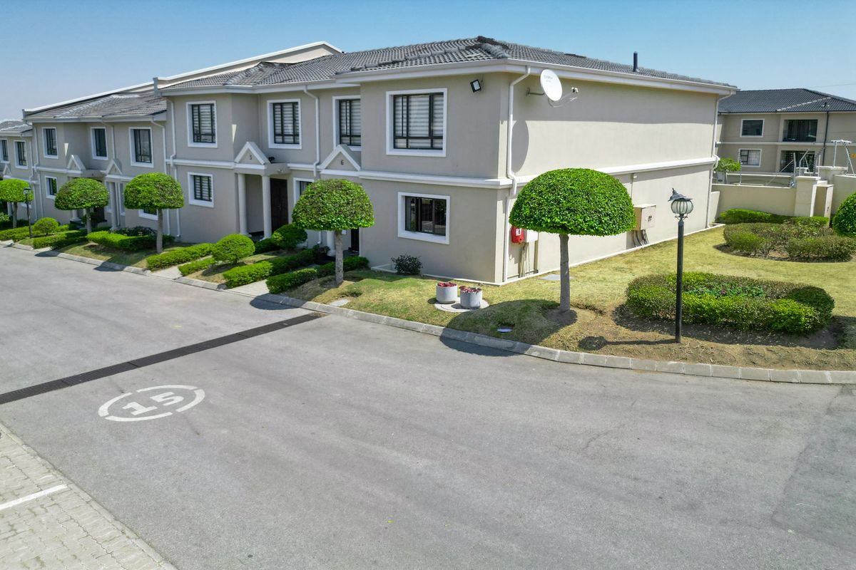 Townhouse For Sale in Carlswald - Photo 3