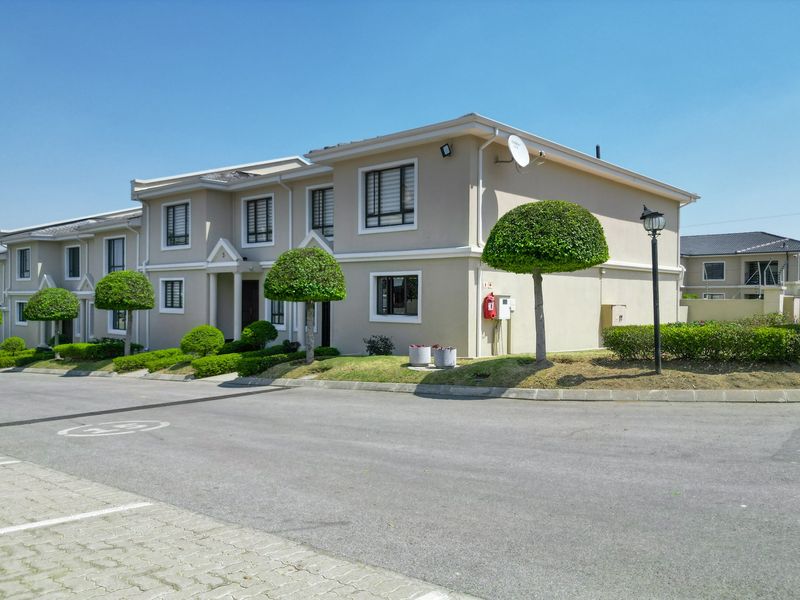 Townhouse For Sale in Carlswald - Photo 2