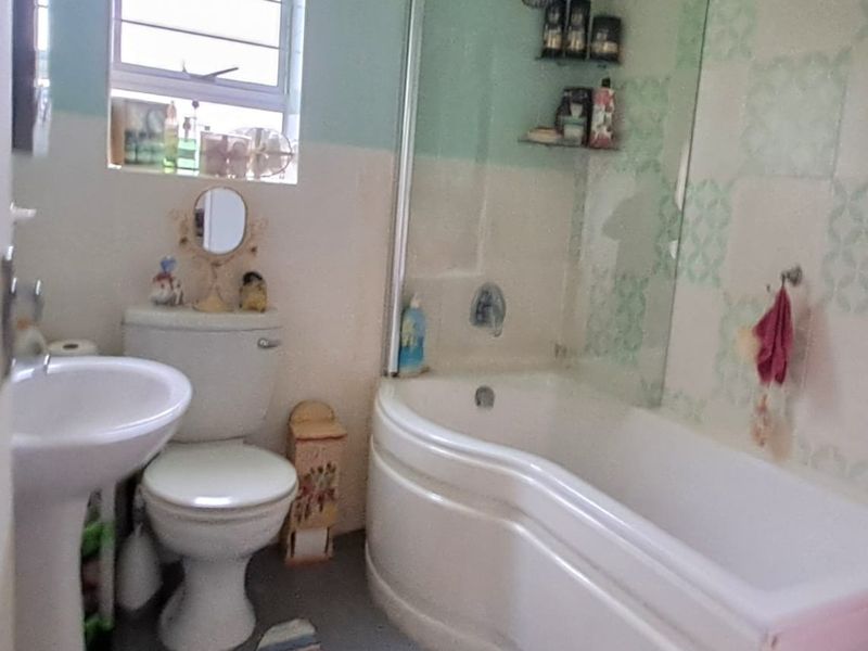 Townhouse For Sale in George South - Photo 10