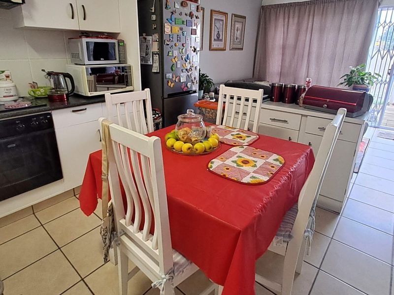 Townhouse For Sale in George South - Photo 4