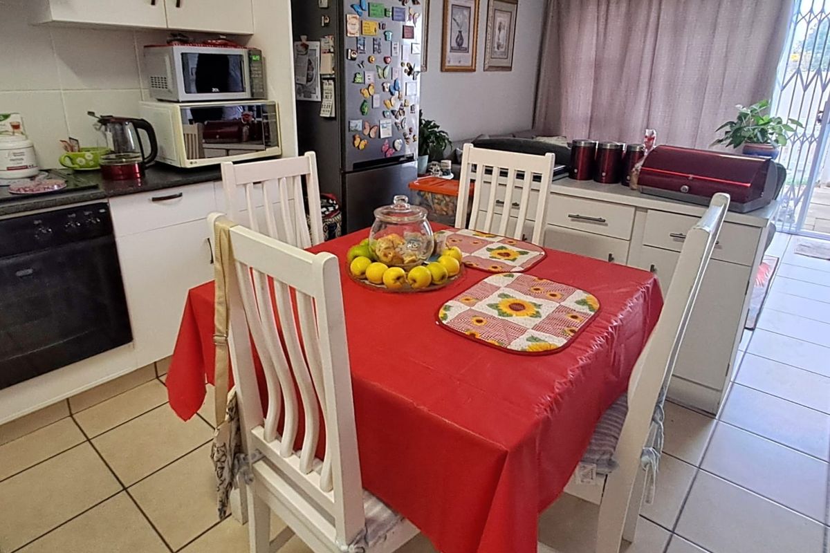 Townhouse For Sale in George South - Photo 4