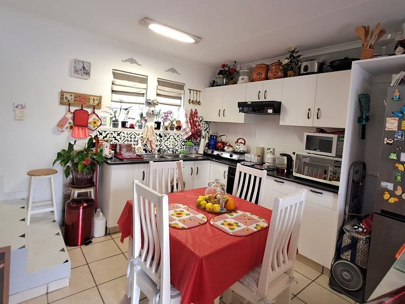 Townhouse For Sale in George South - Photo 3