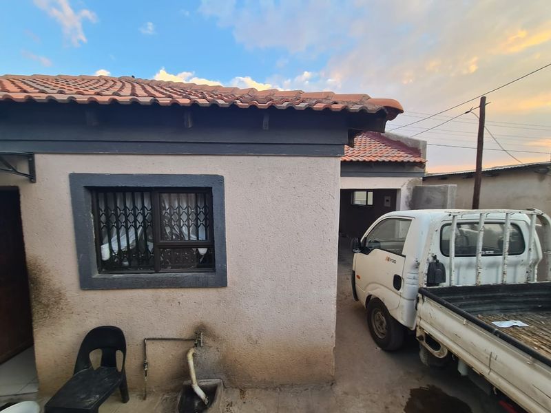 House For Sale in Seshego - Photo 2