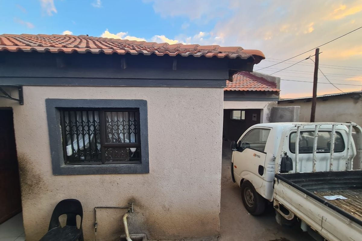House For Sale in Seshego - Photo 2