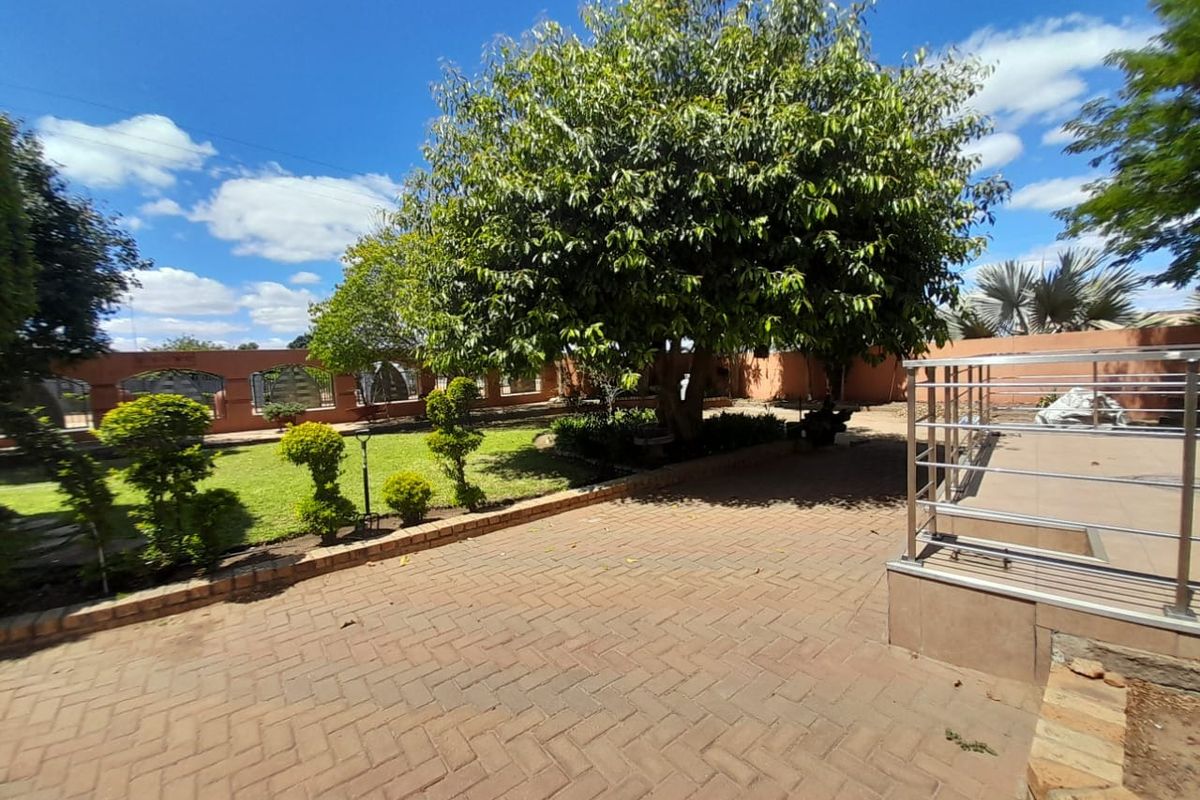 House For Sale in Phalaborwa Central - Photo 2