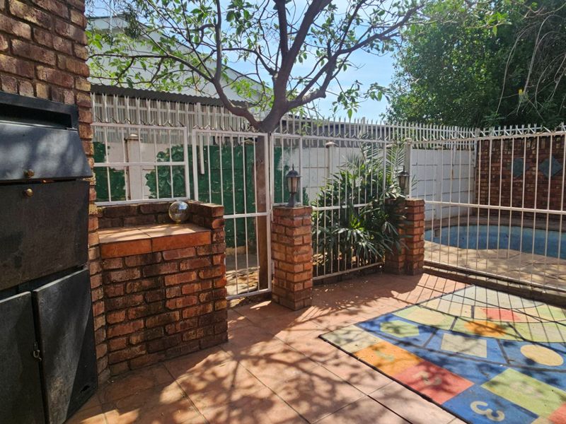Townhouse For Sale in Diamant Park - Photo 4