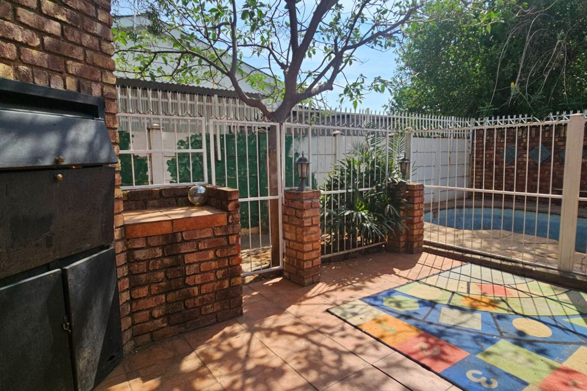 Townhouse For Sale in Diamant Park - Photo 4