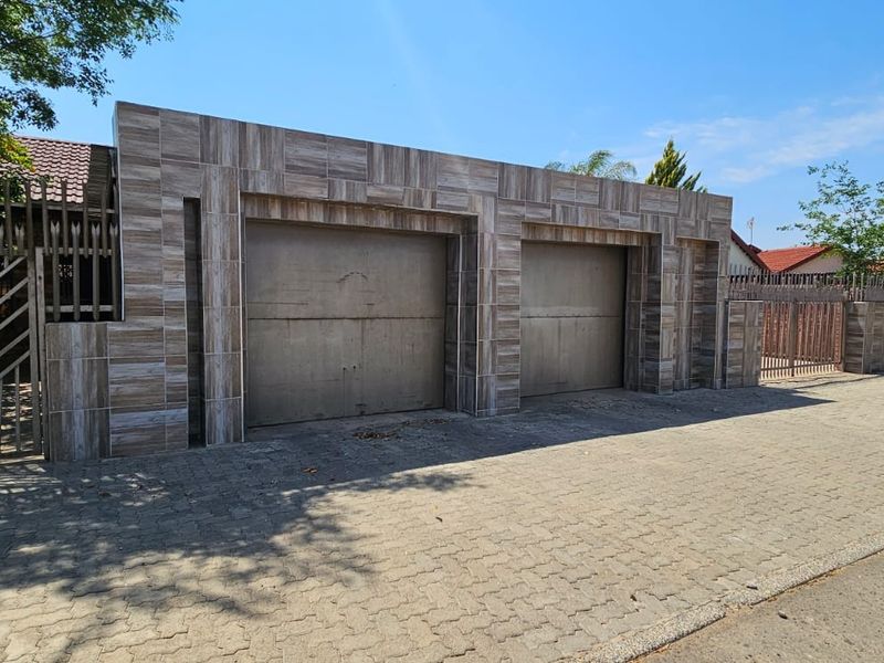 House For Sale in Carters Glen - Photo 2