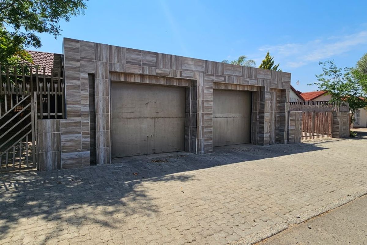 House For Sale in Carters Glen - Photo 2