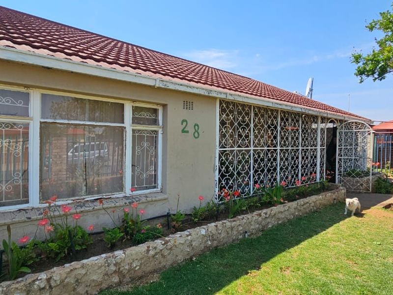 House For Sale in Square Hill Park - Photo 2