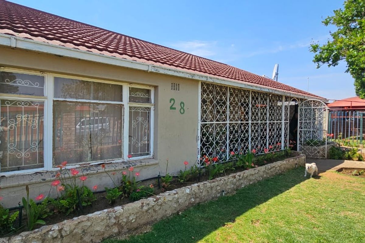 House For Sale in Square Hill Park - Photo 2