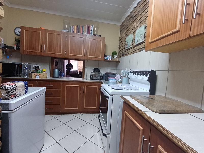 Townhouse For Sale in Neserhof - Photo 4