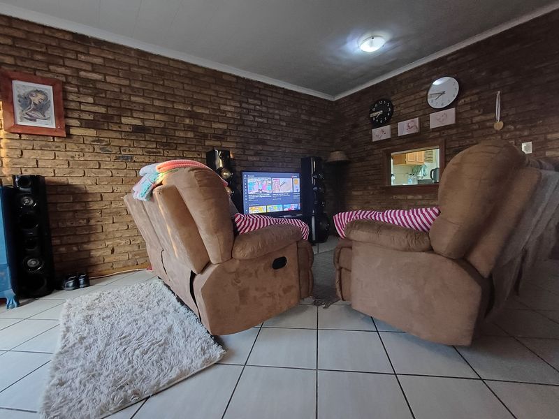 Townhouse For Sale in Neserhof - Photo 5