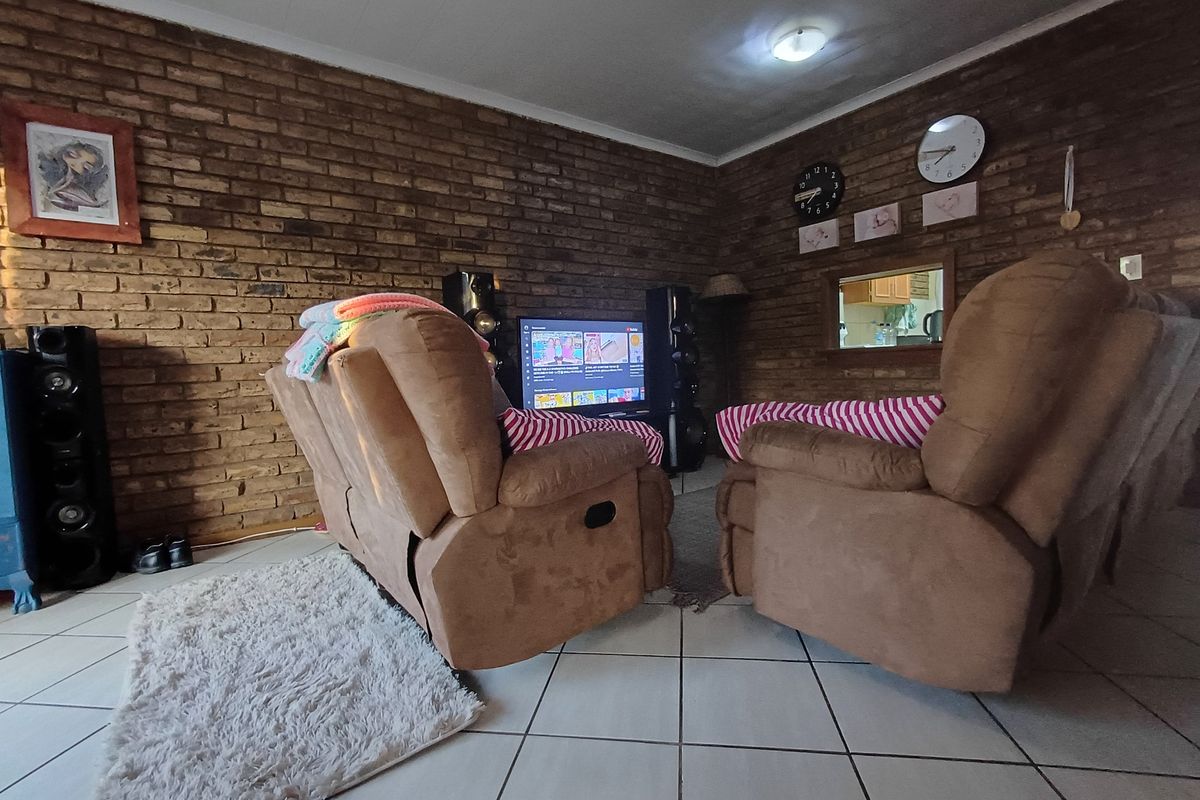 Townhouse For Sale in Neserhof - Photo 5