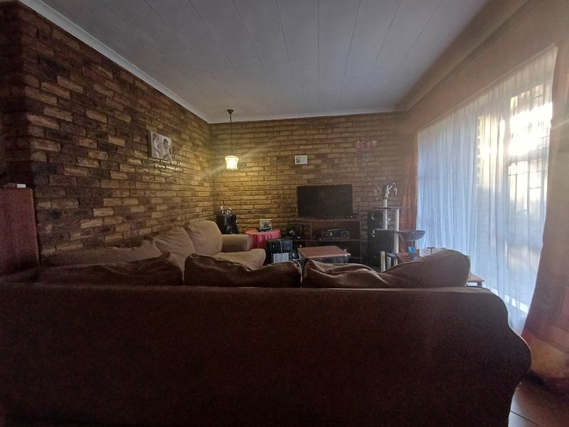 Townhouse For Sale in Neserhof - Photo 5