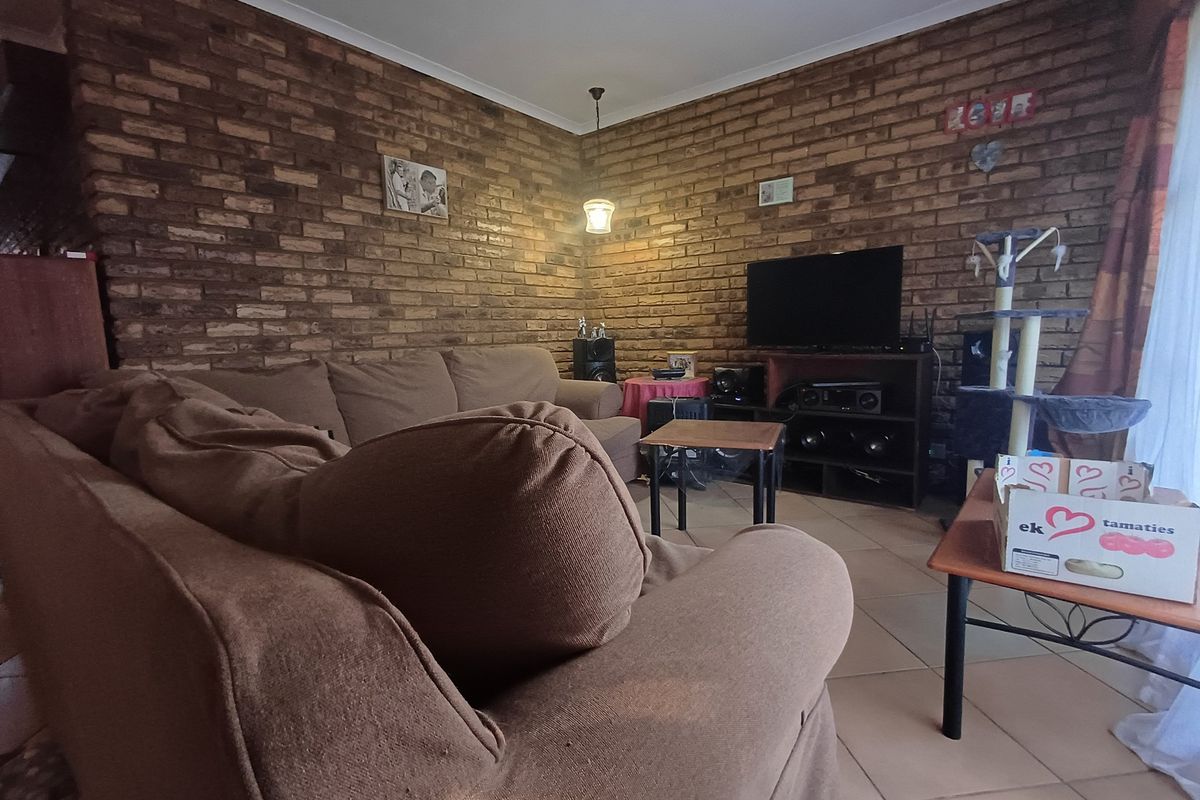 Townhouse For Sale in Neserhof - Photo 4