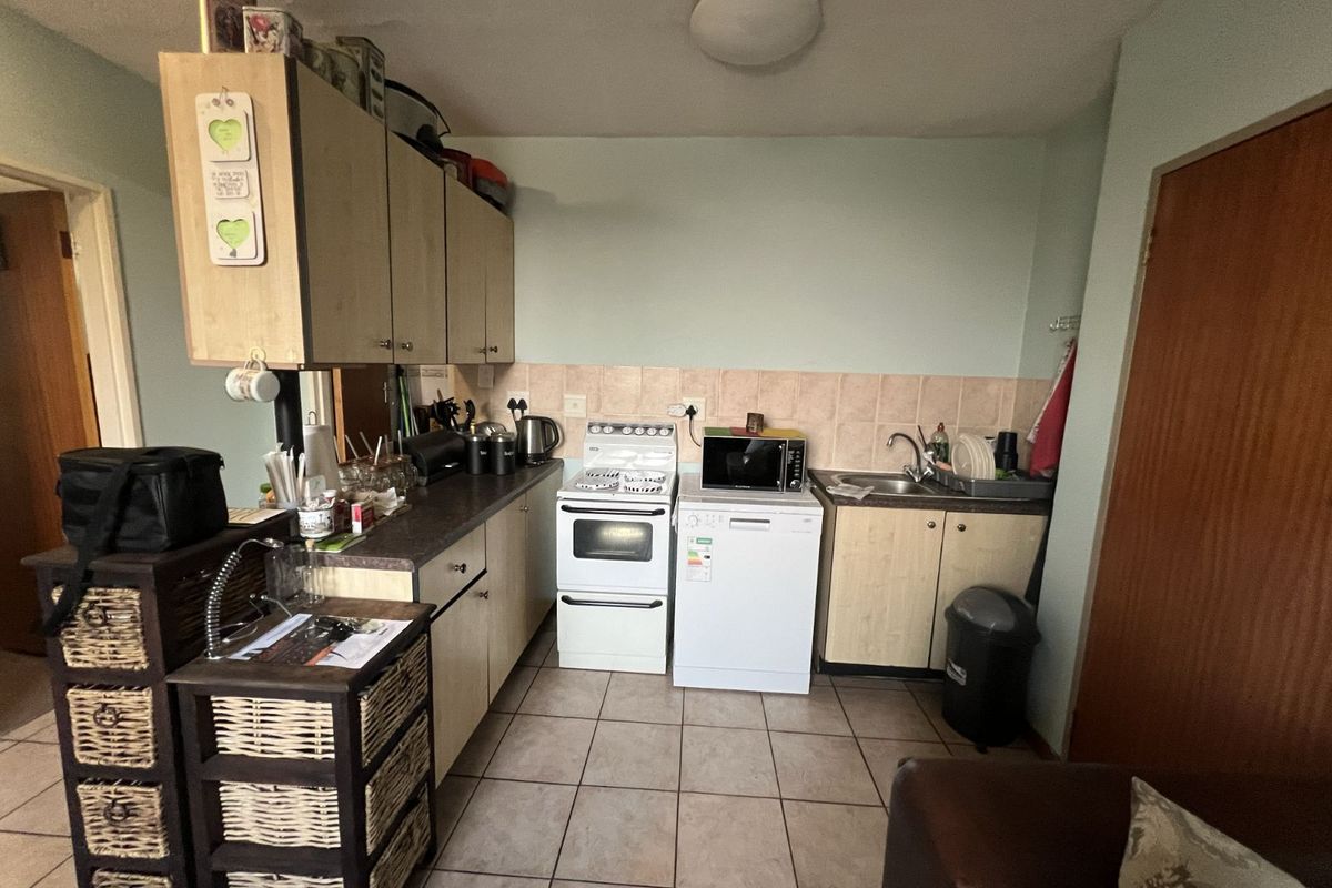 Apartment For Sale in Hillcrest - Photo 2